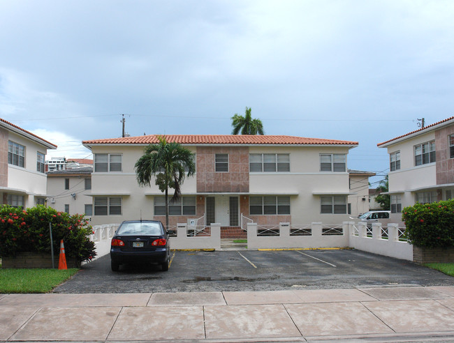 15-19 Salamanca Ave in Coral Gables, FL - Building Photo - Building Photo