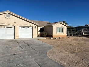 15833 Burwood Rd in Victorville, CA - Foto de edificio - Building Photo