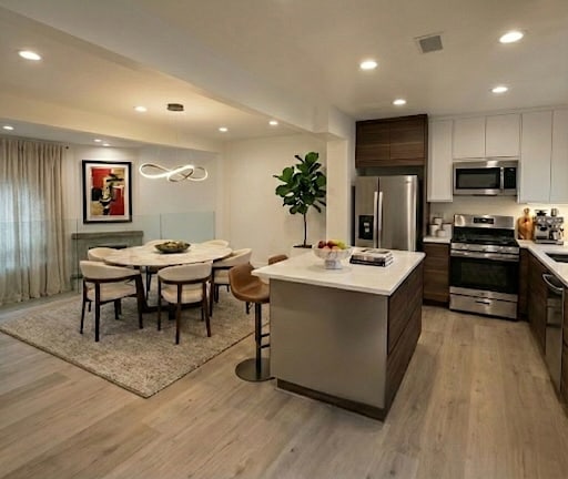 431 N Alhambra Ave in Monterey Park, CA - Foto de edificio - Building Photo