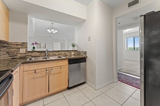 9340 Fontainebleau Blvd in Miami, FL - Building Photo - Building Photo