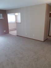 Bassett Creek Apartments in Crystal, MN - Building Photo - Building Photo