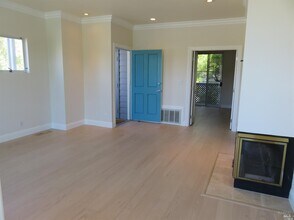 100 Lucky Dr in Corte Madera, CA - Building Photo - Building Photo