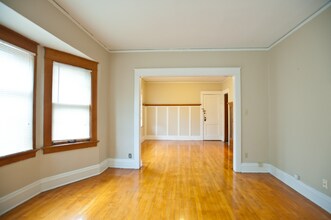 1704 E Locust St in Milwaukee, WI - Building Photo - Building Photo