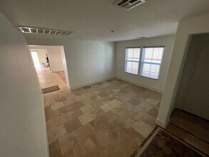 668 Moonlight Stroll St in Henderson, NV - Foto de edificio - Building Photo