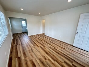 1019 Ocean Ave in Seal Beach, CA - Building Photo - Building Photo
