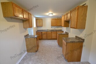 225 Rev Walton Dr in Lockport, IL - Foto de edificio - Building Photo