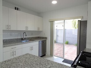 7921 SW 152nd Ave in Miami, FL - Building Photo - Building Photo