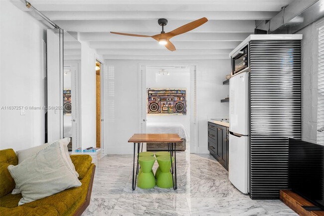 739 2nd St, Unit o in Miami Beach, FL - Foto de edificio - Building Photo