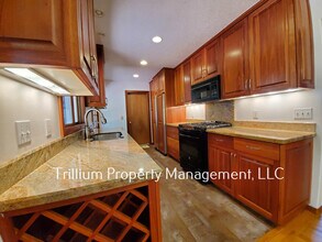 12424 SW Lesser Rd in Portland, OR - Building Photo - Building Photo