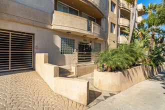 Rochester Hill Condominiums in Los Angeles, CA - Building Photo - Building Photo