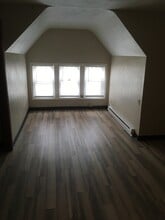 1569 1st Ave SE, Unit #4 in Cedar Rapids, IA - Building Photo - Building Photo