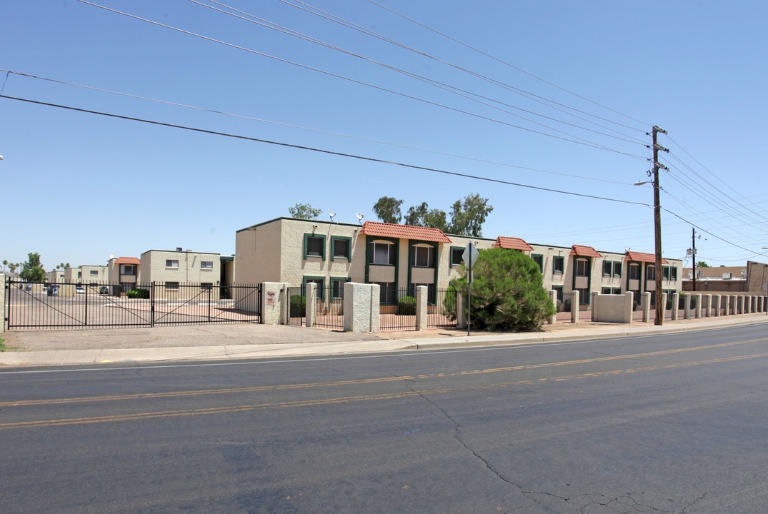 Alma Park Apartments in Mesa, AZ - Building Photo