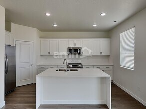 1232 W Mahogany St in Saratoga Springs, UT - Foto de edificio - Building Photo