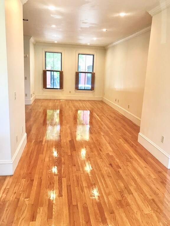 10 E Concord St in Boston, MA - Building Photo - Building Photo