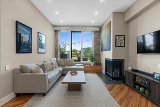 2533 N Ashland Ave, Unit 2D in Chicago, IL - Building Photo - Building Photo