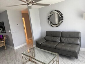 6840 Park St in Hollywood, FL - Building Photo - Building Photo