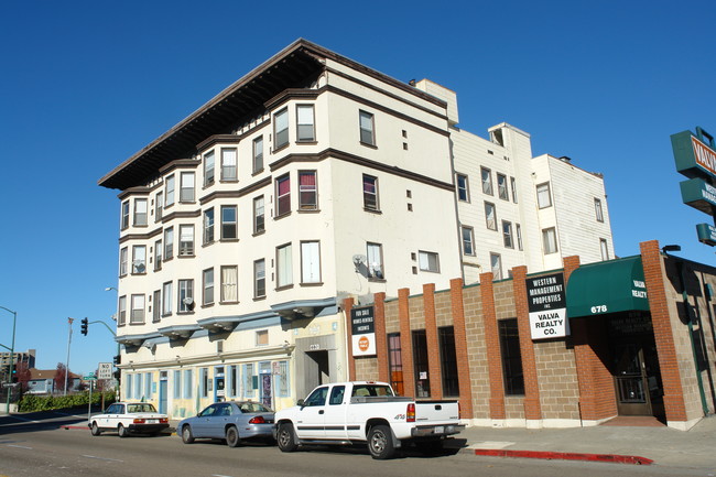 680-688 14th St in Oakland, CA - Foto de edificio - Building Photo