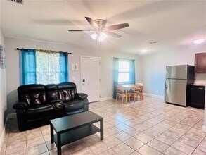 5202 Laurel Pl in Clearwater, FL - Building Photo - Building Photo