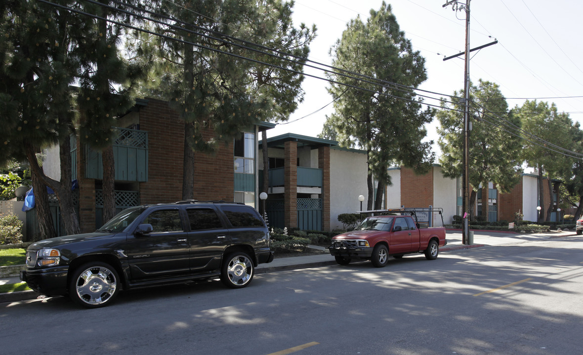 Bay Meadow Apartments in Costa Mesa, CA - Foto de edificio