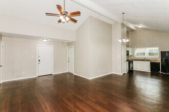 3002 Sherborne St in Pearland, TX - Building Photo - Building Photo