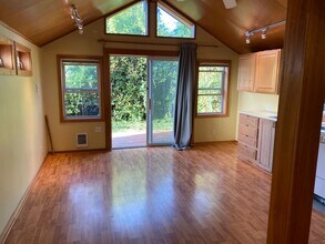 4915 Lake Washington Blvd S in Seattle, WA - Building Photo - Building Photo