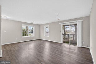 1600 Brooksquare Dr in Capitol Heights, MD - Building Photo