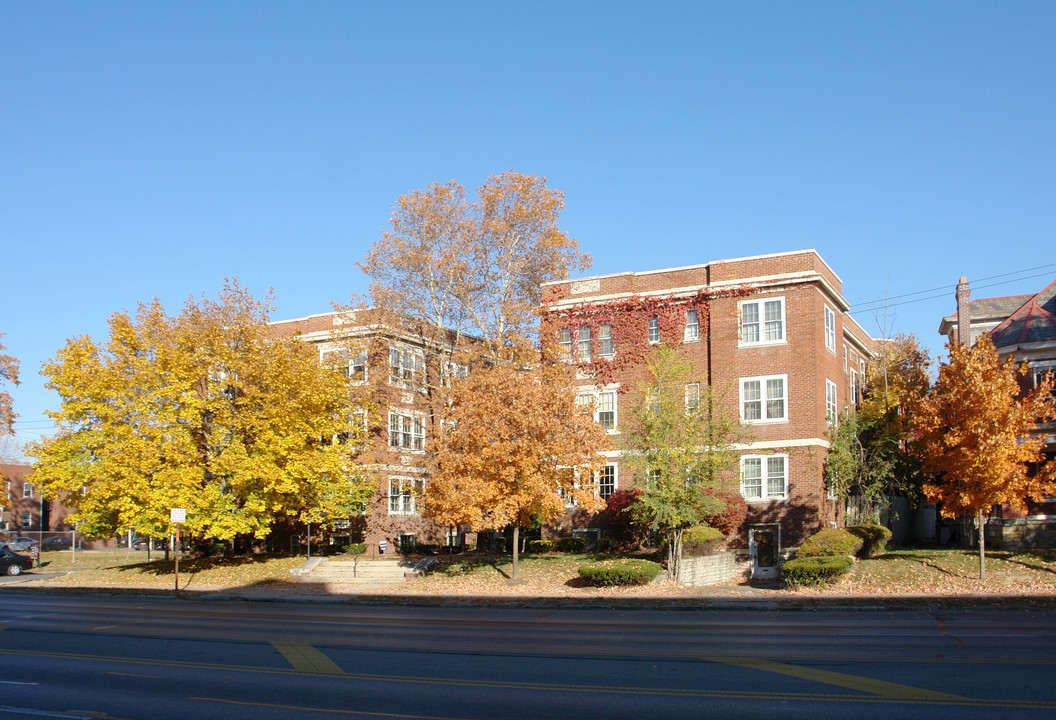 Broadmoor in Columbus, OH - Foto de edificio