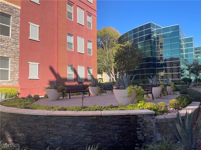 68 E Serene Ave in Las Vegas, NV - Building Photo - Building Photo