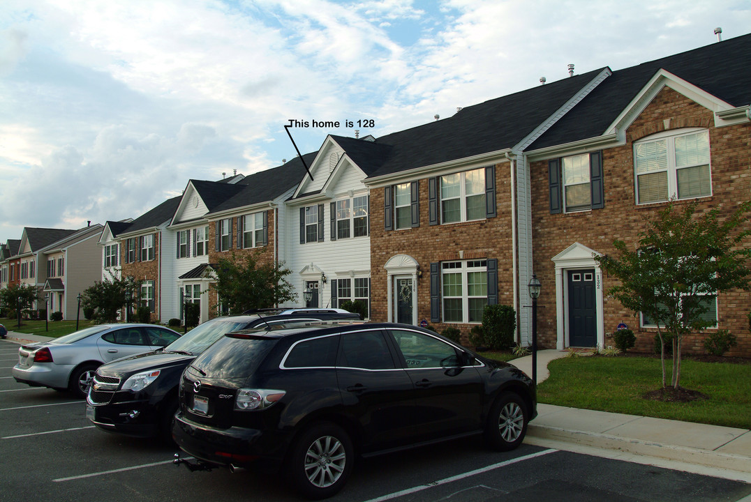 128 Colter Dr in Richmond, VA - Foto de edificio