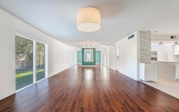 10630 Olympia Dr in Houston, TX - Building Photo - Building Photo