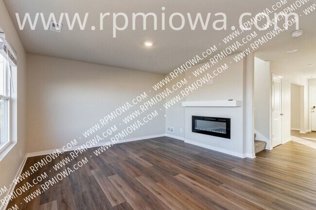 518 Elizabeth Ln NW in Bondurant, IA - Building Photo - Building Photo