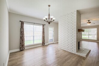 2315 Cunningham Dr in Pearland, TX - Foto de edificio - Building Photo