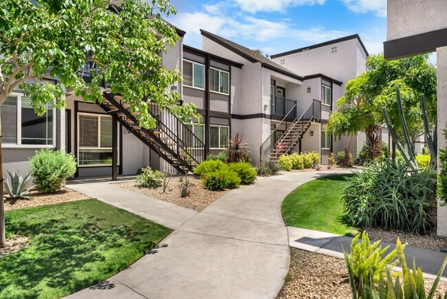 Highland Pinetree Apartments in Fullerton, CA - Building Photo - Building Photo