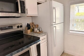 1850 NW 74th St in Miami, FL - Building Photo - Building Photo