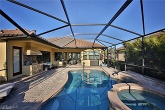 9461 Italia Way in Naples, FL - Foto de edificio - Building Photo