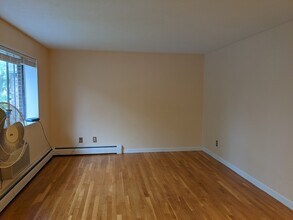 38 Allston St, Unit 7 in Boston, MA - Foto de edificio - Building Photo