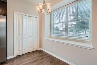 516 E Slaughter Ln in Austin, TX - Building Photo - Building Photo