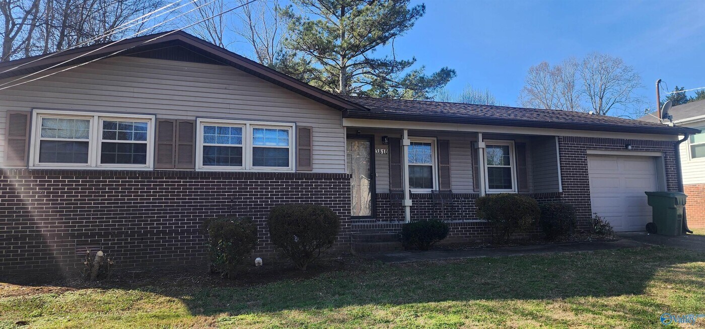 3810 NW Millbrae Dr in Huntsville, AL - Building Photo