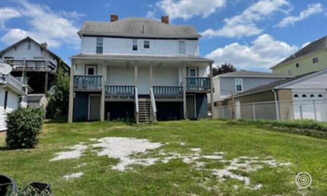 205 Elm Ave, Unit 1 in Moundsville, WV - Building Photo - Building Photo
