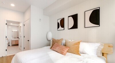 215 Grove St, Unit 806 in Jersey City, NJ - Foto de edificio - Building Photo