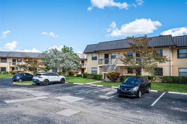 141 NW 93rd Ave in Pembroke Pines, FL - Building Photo - Building Photo
