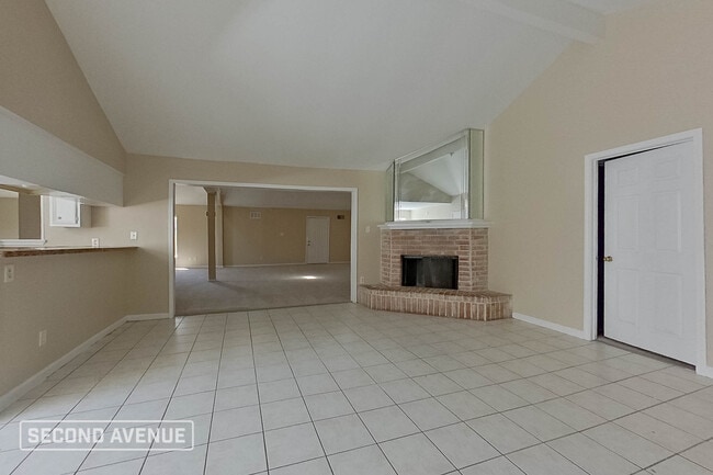 12006 Pompton Dr in Houston, TX - Foto de edificio - Building Photo