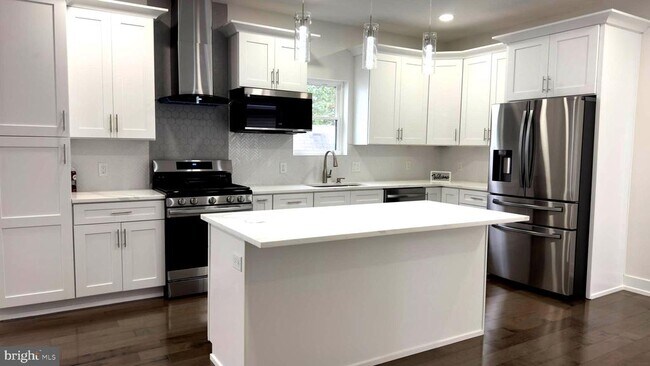465 Laurel St in Beverly, NJ - Building Photo - Building Photo