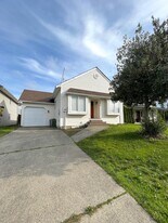 5614 Kathleen Dr in Chilliwack, BC - Building Photo