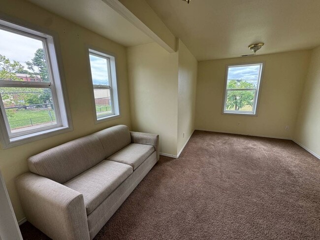2103 Broadway St NE, Unit Room for Rent #1 in Salem, OR - Building Photo - Building Photo