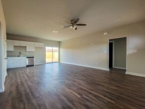 3816 Skylane Ave in Corsicana, TX - Foto de edificio - Building Photo