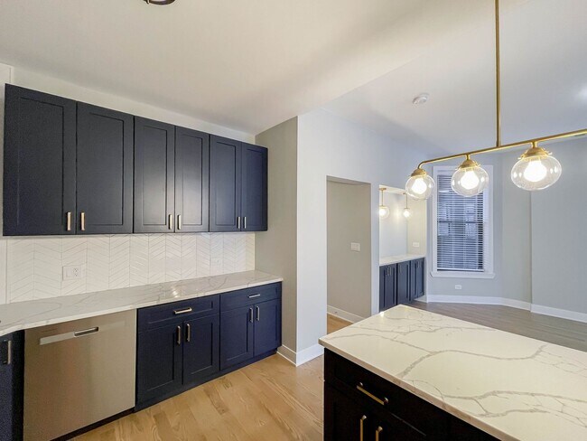 2922 W Logan Blvd, Unit 2922-GDN in Chicago, IL - Building Photo - Building Photo