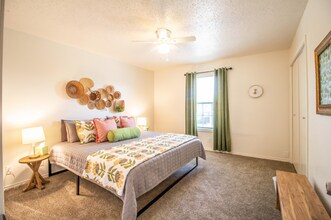 5808 6th St in Lubbock, TX - Foto de edificio - Building Photo