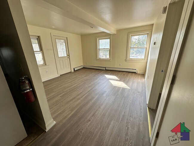 37 Malletts Bay Ave-Unit -1A in Winooski, VT - Building Photo - Building Photo