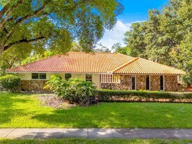 7210 W Troon Cir in Miami Lakes, FL - Building Photo